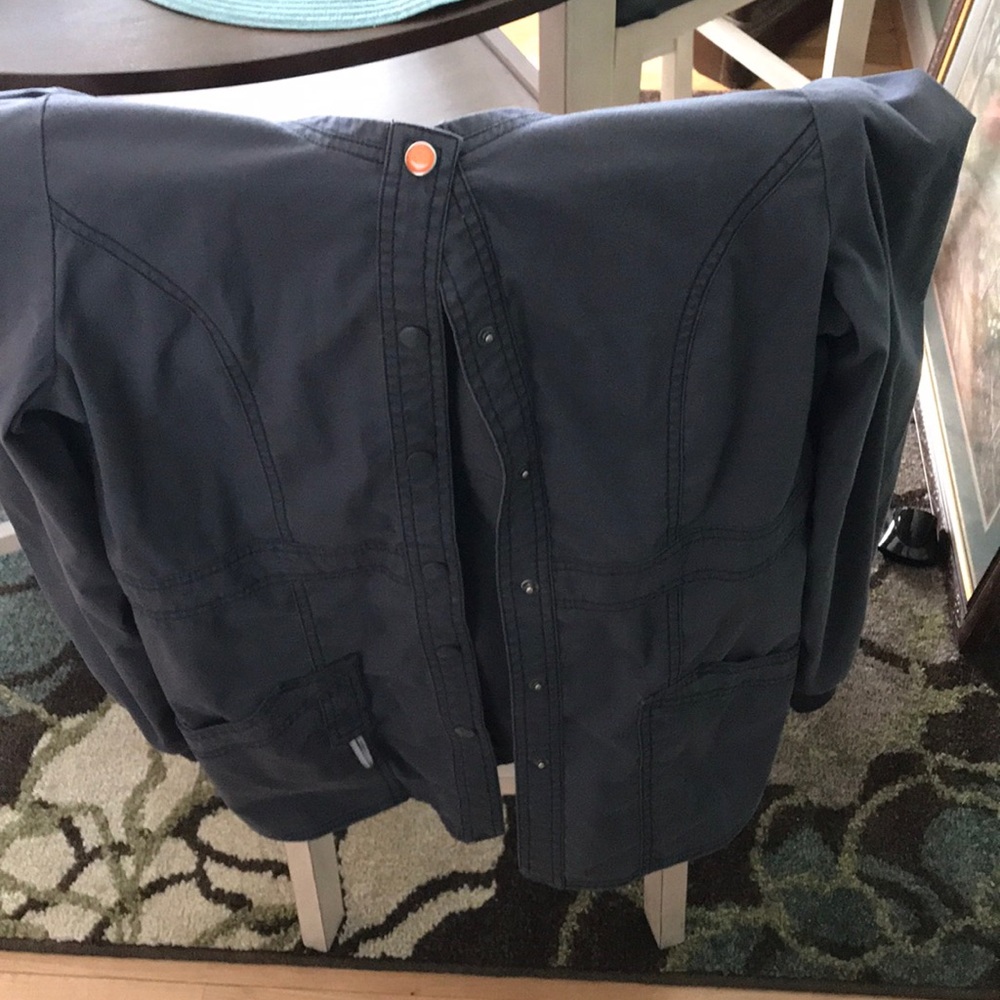 Scrub coat